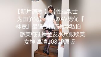 《城中村养生馆》偷拍老板娘勾引按摩客人做特殊性服务下午两个客人可惜抽芙蓉王的猥琐大爷有事没搞成