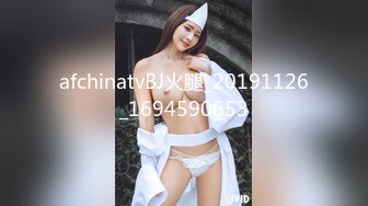  丰满巨乳妹子在公厕玩剧情，偶遇男子直接开干趴下深喉大屌撅起屁股后入啪啪