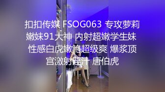 很正点的妹子原来是个奶妈，穿上裙子逼里塞个跳弹出门车上勾引大哥，奶水挤在鸡巴上舔弄让大哥喝奶