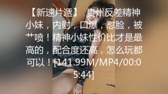 风景区女厕全景偷拍多位美女少妇前来献B (2)