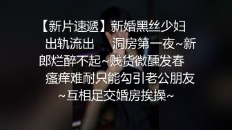 漂亮淫妻 老婆看到小帅哥笑的很开心 没想到是个快枪手 还是太年轻